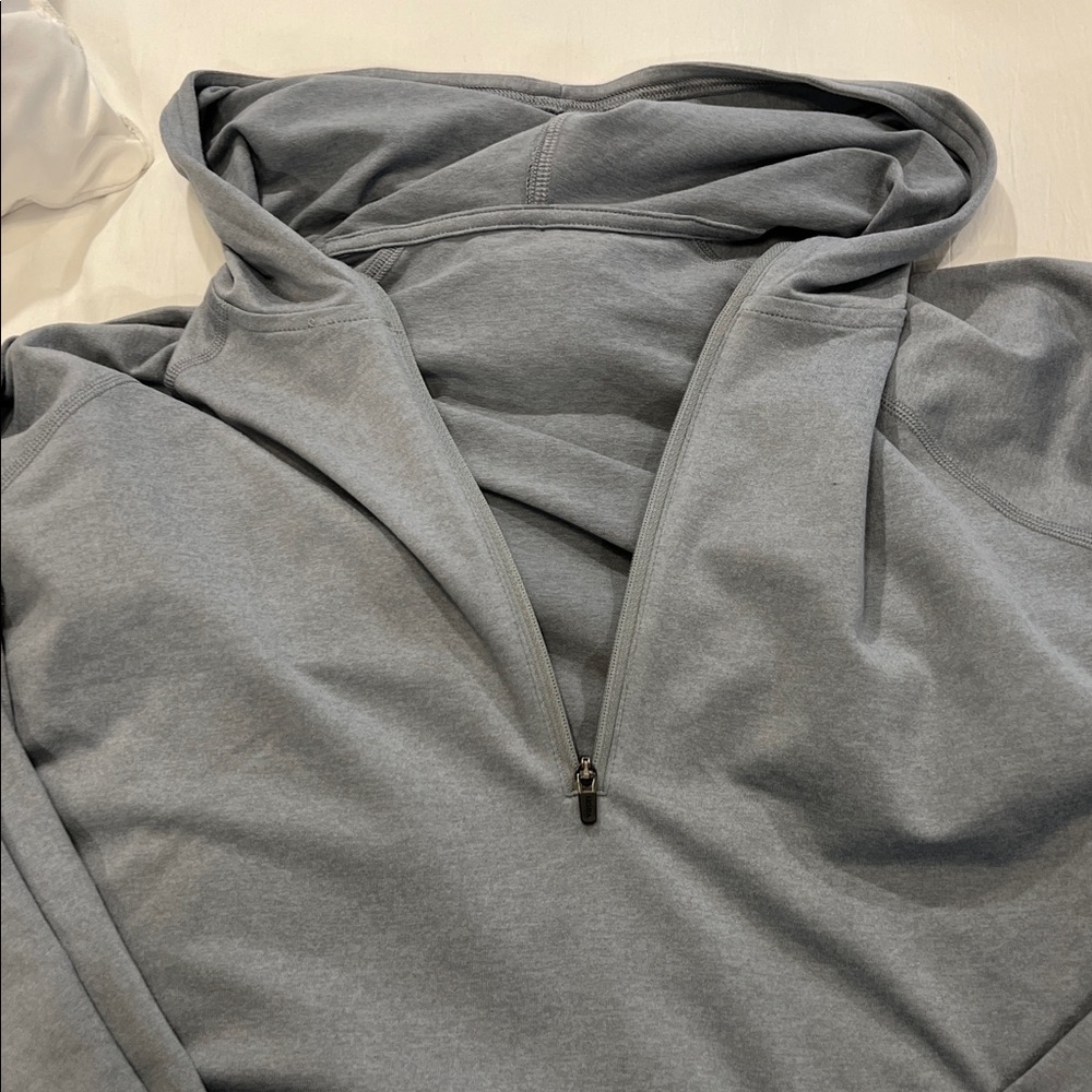 Men’s Vuori Performance Quarter Zip Hoodie. - Picture 3 of 5